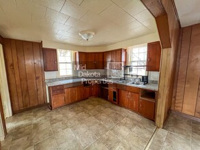 1122 W 3rd Ave in Mitchell, SD - Building Photo - Building Photo