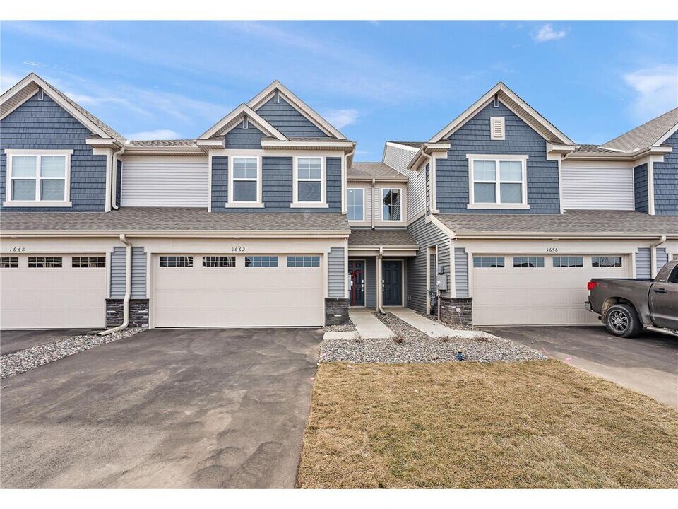 1662 144th St E in Rosemount, MN - Building Photo