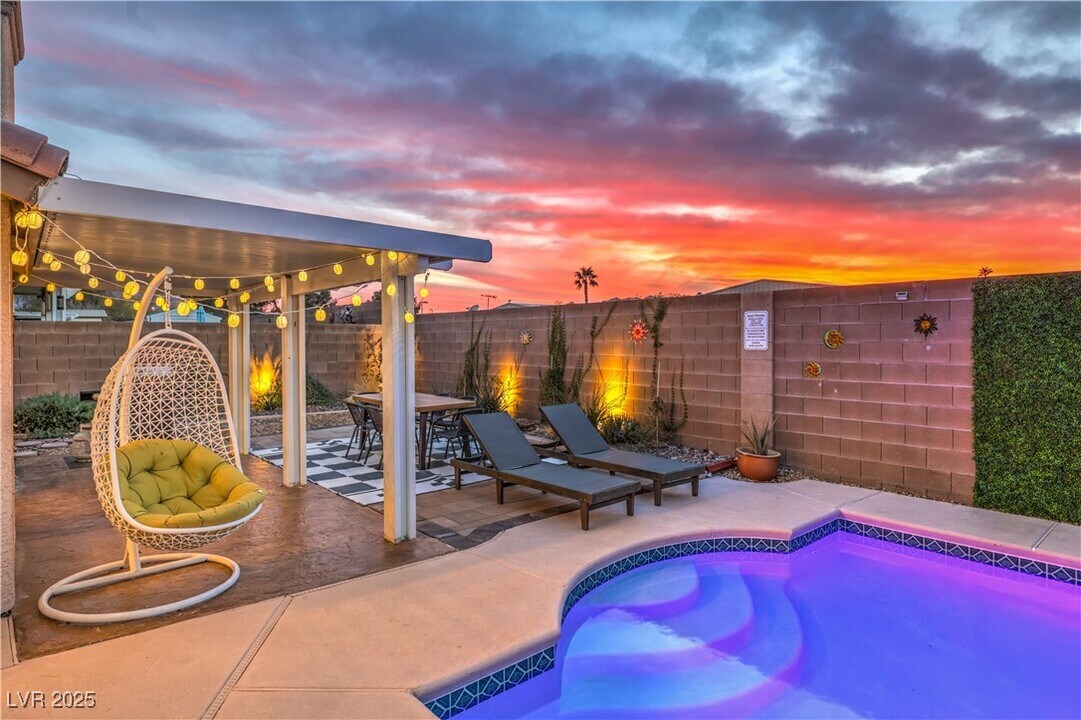 2031 Babylon Mill St in Henderson, NV - Building Photo