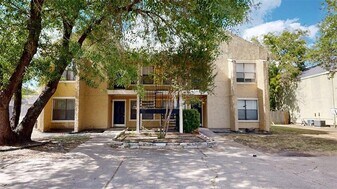 301 Manuel Dr, Unit A in College Station, TX - Building Photo