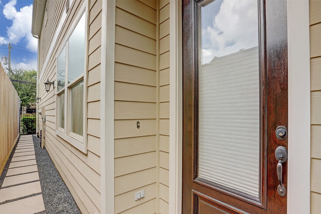 5217 Darling St in Houston, TX - Building Photo