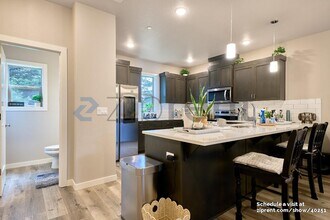 3732 Village Center Dr SE in Salem, OR - Building Photo - Building Photo