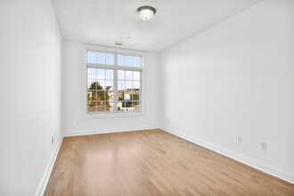 55 1st St, Unit 207 in Pelham, NY - Building Photo - Building Photo