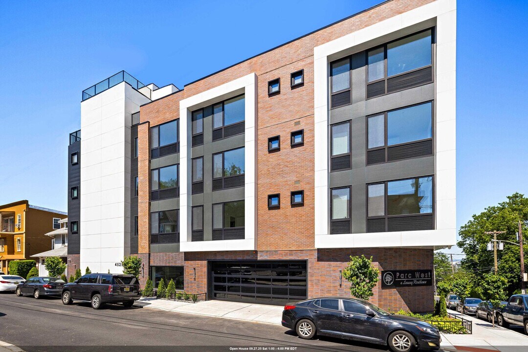 4525 Bergenwood Ave in North Bergen, NJ - Building Photo