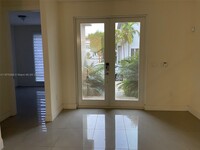 6313 NW 105th Ct in Doral, FL - Foto de edificio - Building Photo