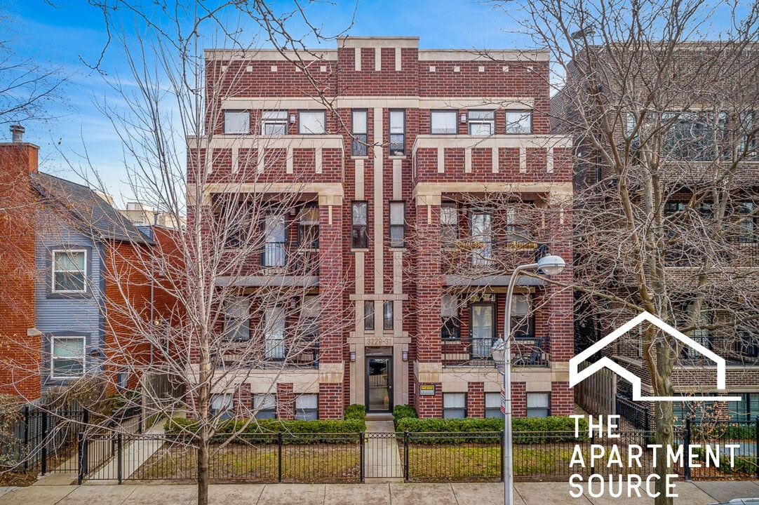 3231 N Kenmore Ave, Unit 3 in Chicago, IL - Building Photo