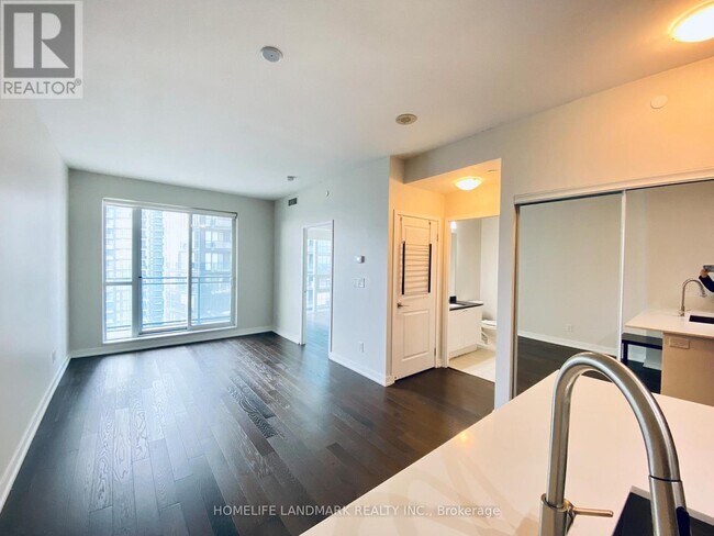 4011-4011 Brickstone Mews in Mississauga, ON - Building Photo - Building Photo