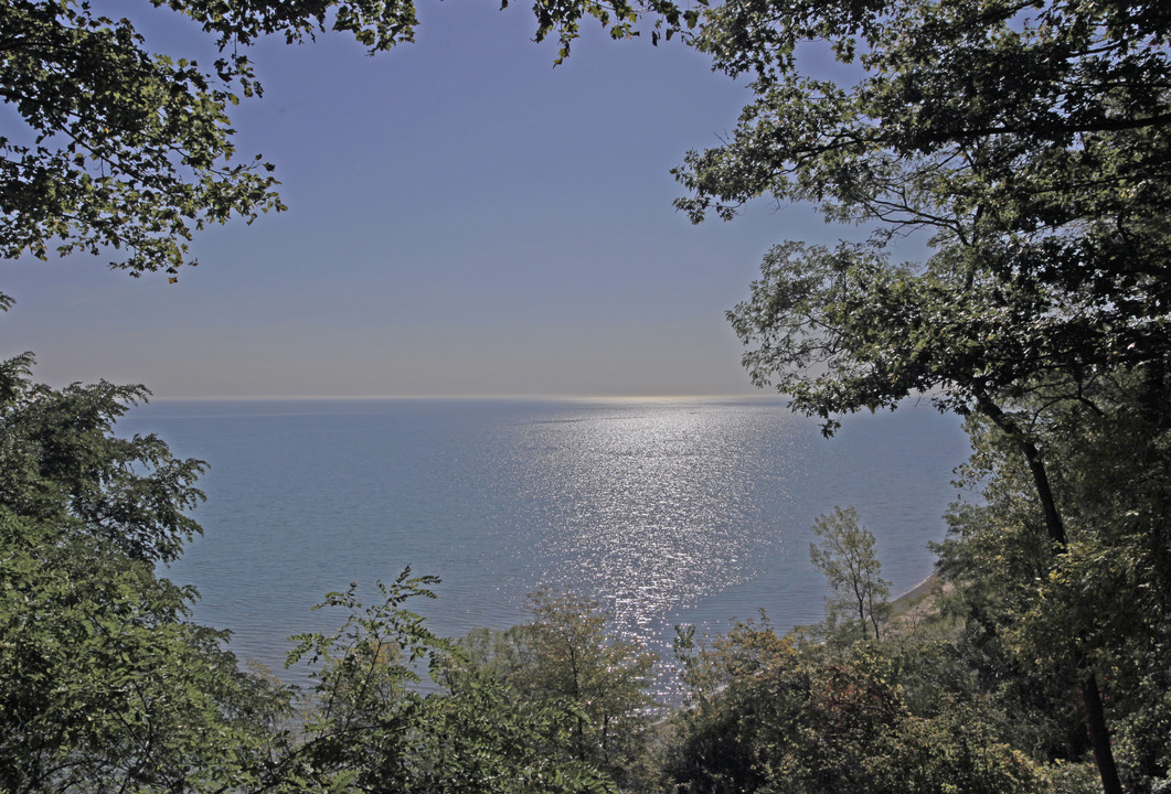 Lakeshore Tower Apartments in Cudahy, WI - Building Photo