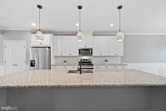 4615 Crossing Ct in Ellicott City, MD - Building Photo - Building Photo