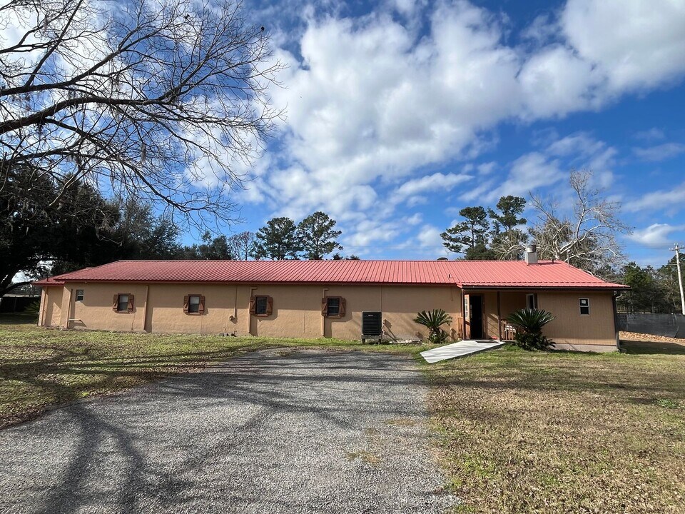 12610 129th Dr in Live Oak, FL - Building Photo