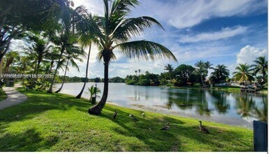 14525 N Kendall Dr in Miami, FL - Building Photo - Building Photo