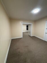 85 Jackson St, Unit 2 Fl in Ansonia, CT - Foto de edificio - Building Photo