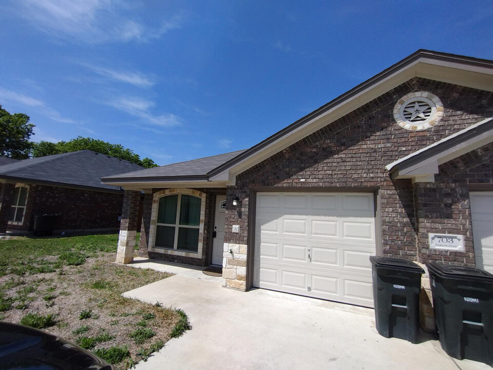 703 Sladecek Dr in Killeen, TX - Building Photo