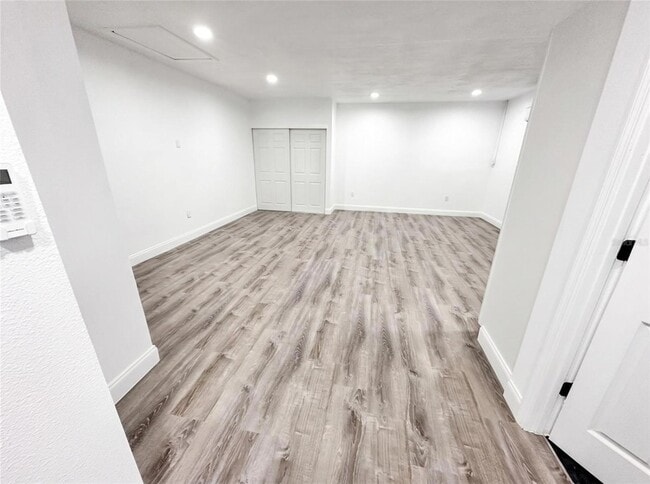 1017 Parkwood Dr in Ormond Beach, FL - Foto de edificio - Building Photo