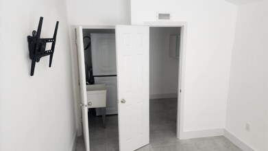 9000 Little River Blvd in Miami, FL - Building Photo - Building Photo