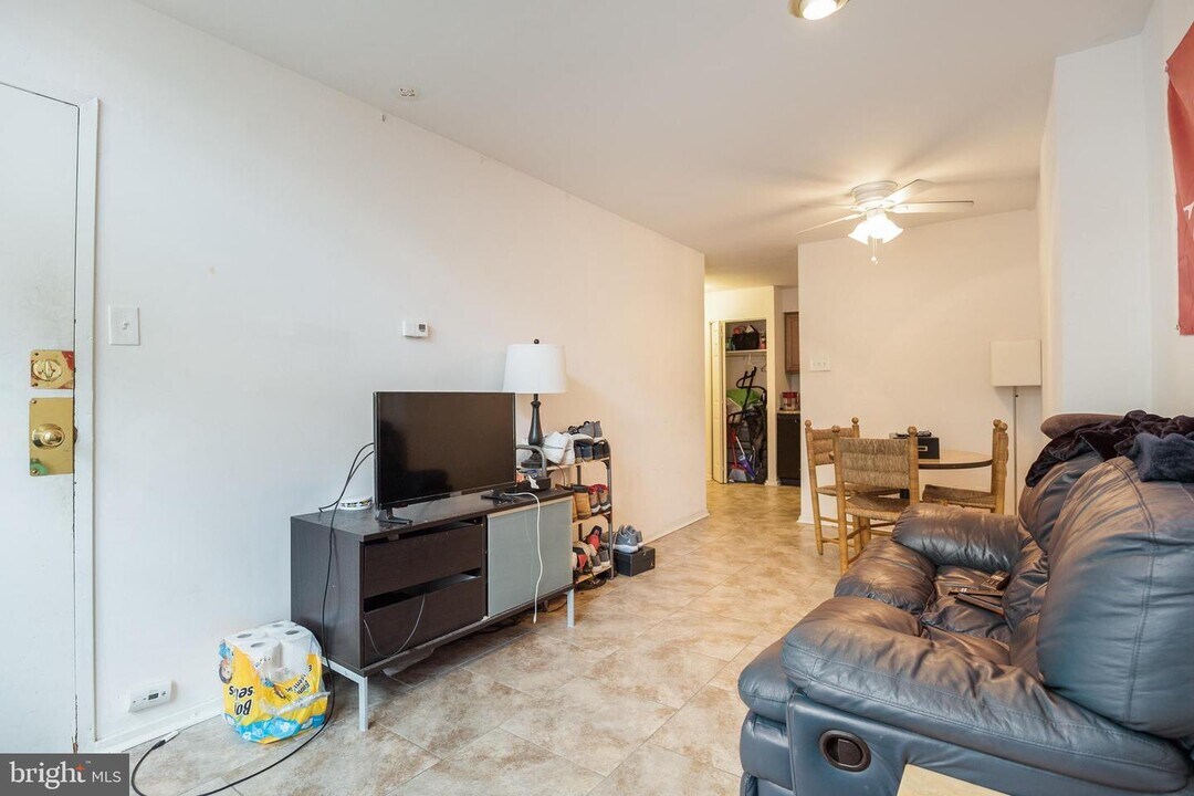 2009 N 15TH St-Unit -1 in Philadelphia, PA - Building Photo