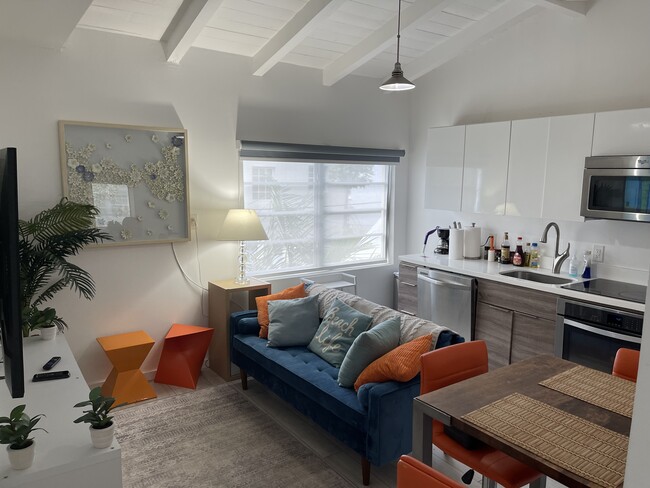 1450 Meridian Ave, Unit 203 in Miami Beach, FL - Building Photo - Building Photo