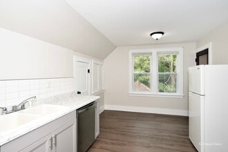 93 Elmhurst St in Crystal Lake, IL - Building Photo - Building Photo