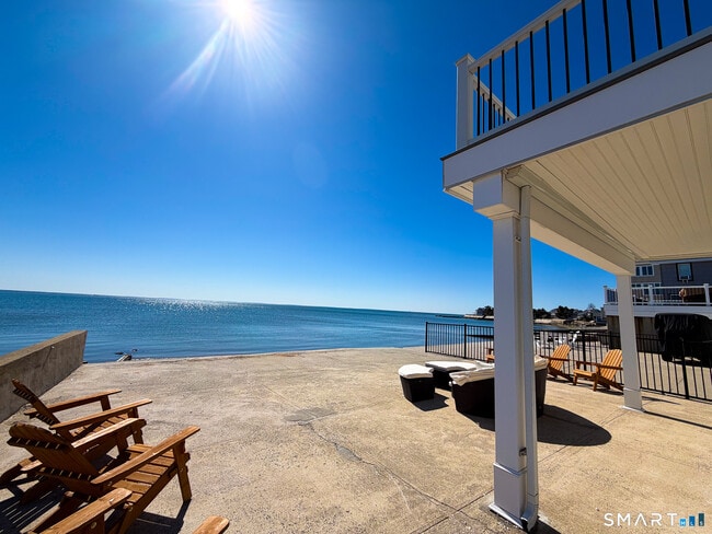 property at 18 Field Ct