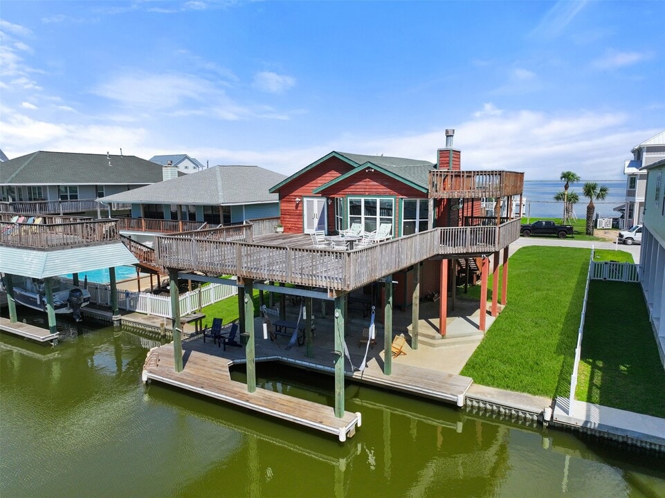 22101 Guadalupe Dr in Galveston, TX - Building Photo