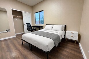 916 E Bob Barney Ct in North Las Vegas, NV - Building Photo