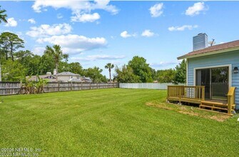 111 Solano Woods Dr in Palm Valley, FL - Foto de edificio - Building Photo