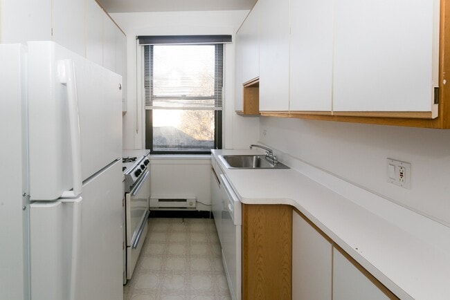 1324 Oak Ave in Evanston, IL - Building Photo - Building Photo