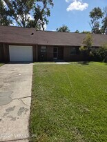 1681 Dogwood Cir in Middleburg, FL - Building Photo