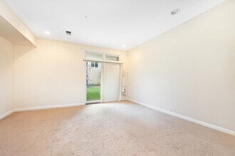 490 Fulton Ct in West New York, NJ - Building Photo - Building Photo