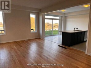 154 Terry Fox Dr in Barrie, ON - Building Photo - Building Photo