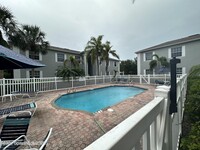 160 S Shepard Dr in Cocoa Beach, FL - Foto de edificio - Building Photo