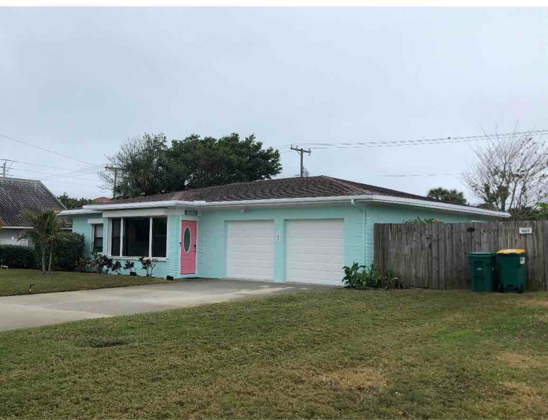 147 E Suwannee Ln in Cocoa Beach, FL - Building Photo