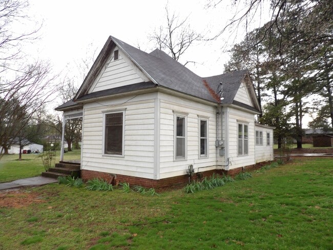 property at 505 Ave 2 NE