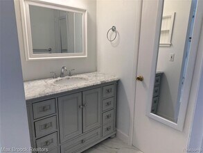 1671 Cass Lake Rd in Keego Harbor, MI - Building Photo - Building Photo