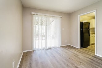 367 Lady Guinevere Way in Jonesboro, GA - Building Photo - Building Photo