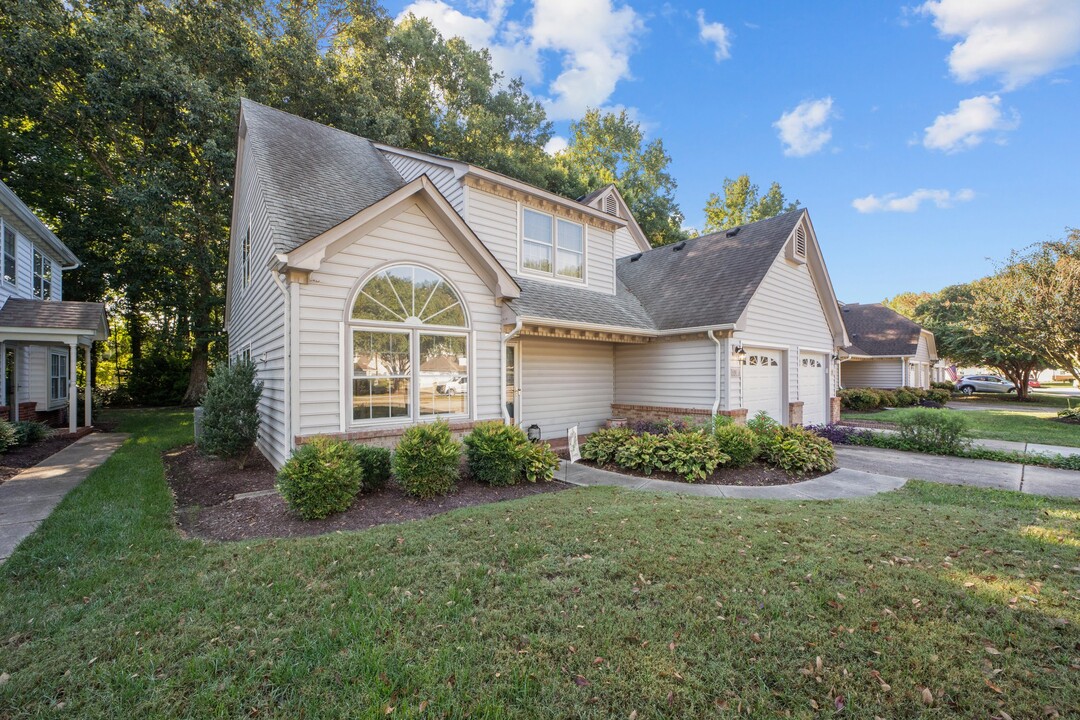 934 Shoal Creek Trail in Chesapeake, VA - Building Photo