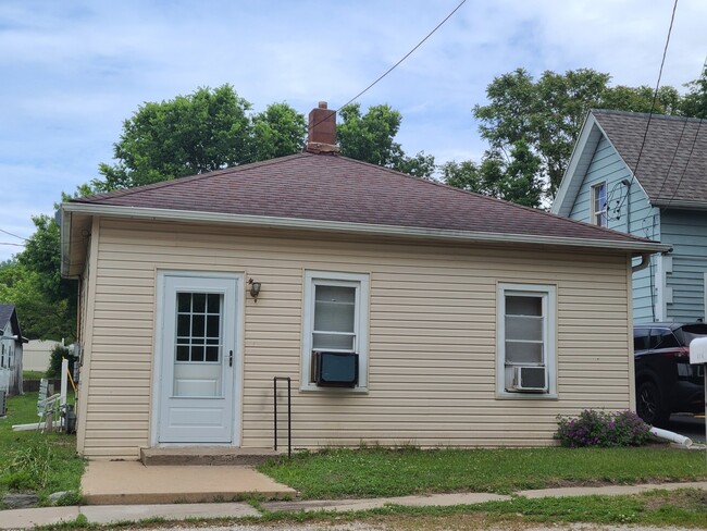 414 E Canal St in North Utica, IL - Building Photo - Building Photo