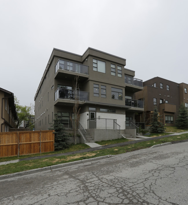 1707 27th Ave SW in Calgary, AB - Building Photo - Primary Photo