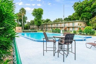 Park Apartments in Daytona Beach, FL - Building Photo