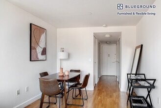 130 W 15th St in New York, NY - Building Photo - Building Photo
