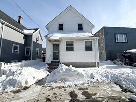 3 Hadley Ct in Everett, MA - Building Photo