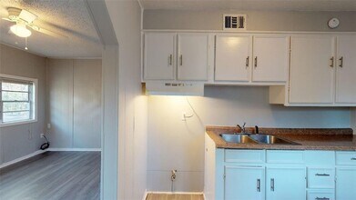 4000 Margaret St in Bryan, TX - Building Photo - Building Photo