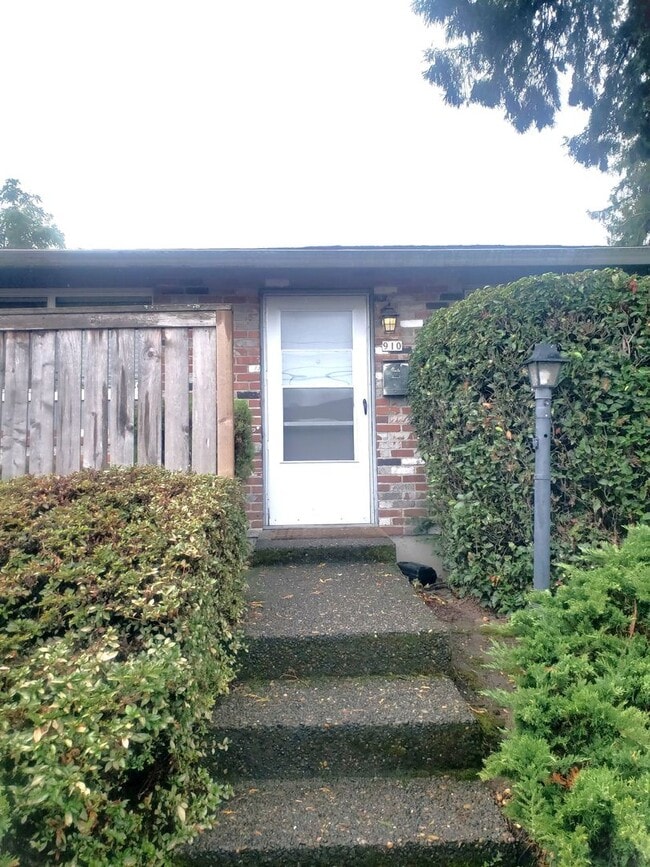 912-912 SE Tacoma St in Portland, OR - Building Photo - Building Photo