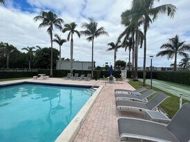 2206 NE 7th St in Hallandale Beach, FL - Building Photo