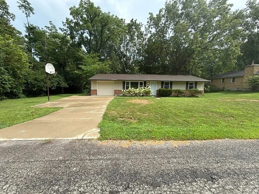 3945 Sloping Dr in Bellbrook, OH - Foto de edificio
