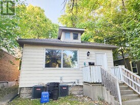 648 Oxford St E in London, ON - Building Photo