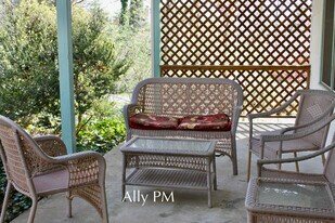 210 Raymond Ave in Charlottesville, VA - Building Photo