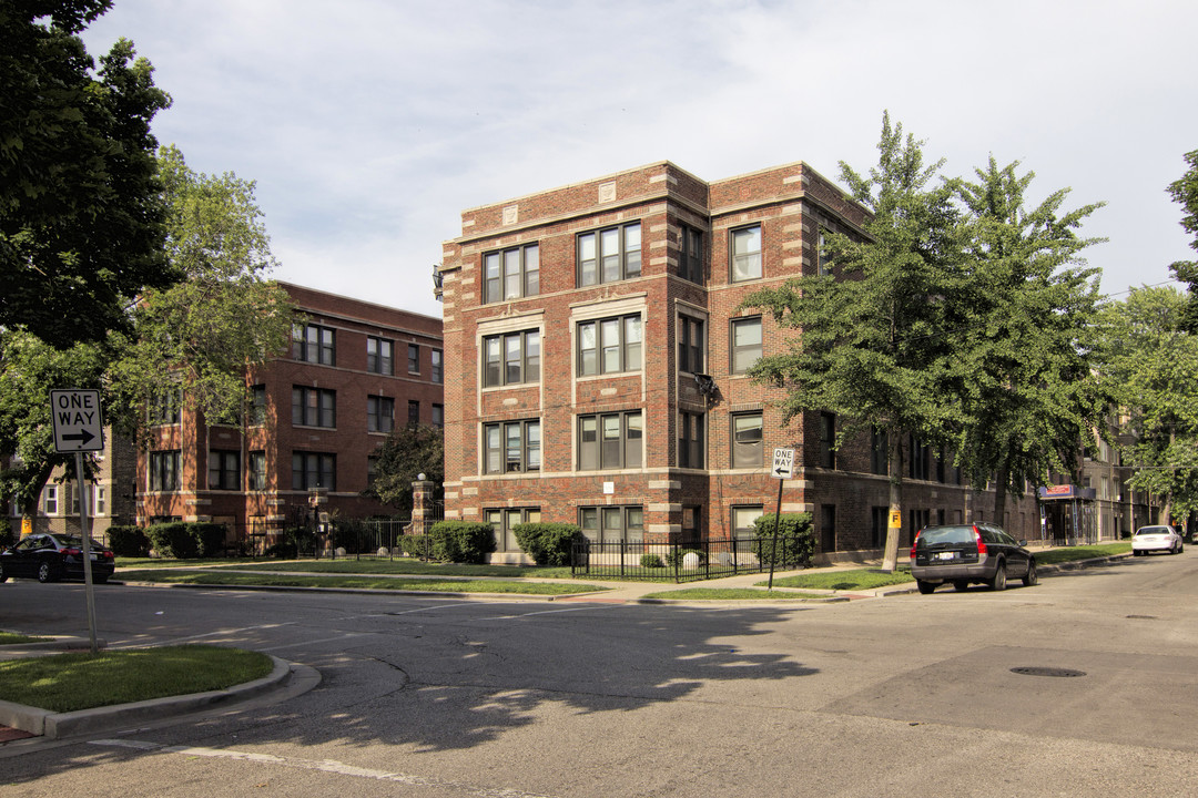 6849-6875 S Crandon Ave in Chicago, IL - Foto de edificio