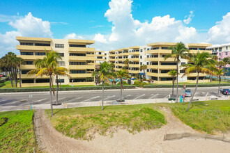 Beach House in Deerfield Beach, FL - Building Photo - Building Photo