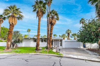 866 N Topaz Cir in Palm Springs, CA - Building Photo - Building Photo